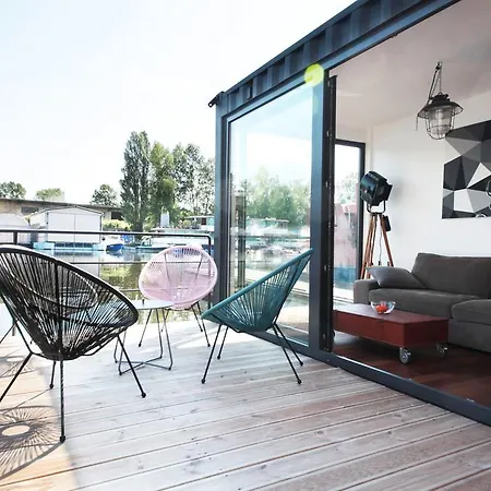Botel Unique Floating Houseboat By Easybnb 4*